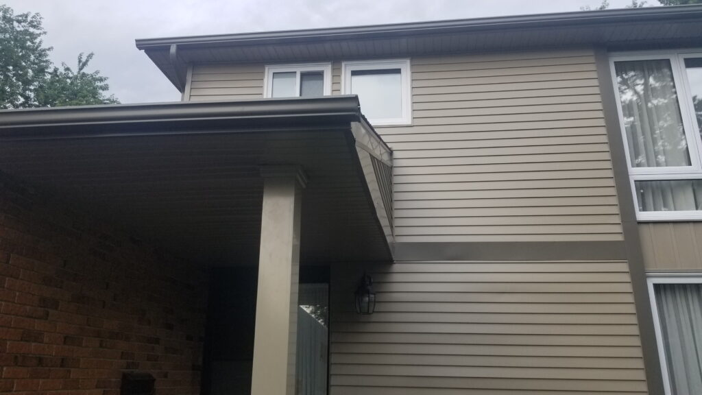 aluminum siding soffit and fascia connection under roof overhang