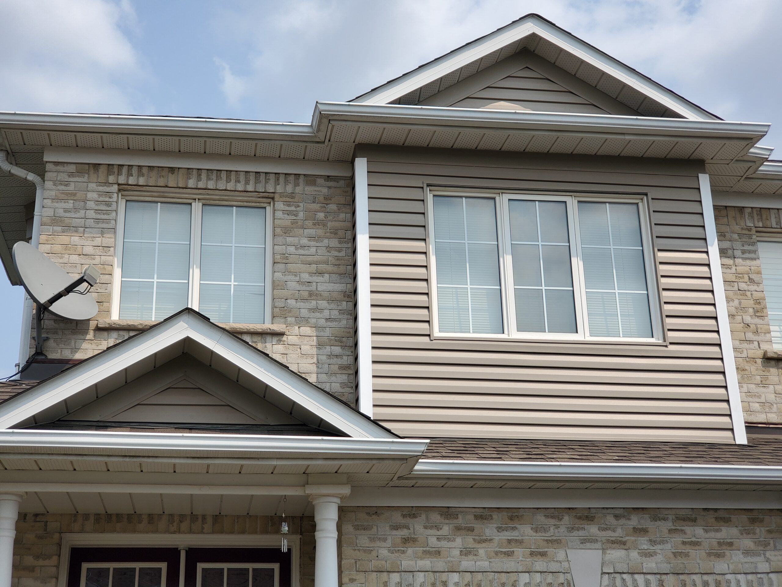 siding repair on residential home in Mississauga